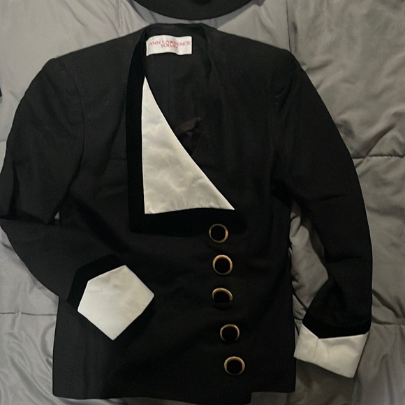 Beautiful vintage white and black blazer - Picture 2 of 4